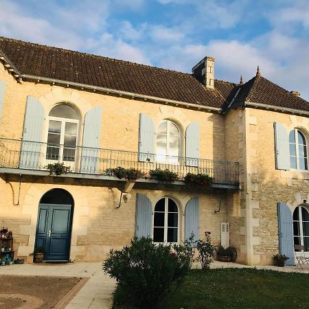 Les Clos Bleus Neuville-du-Poitou Екстериор снимка