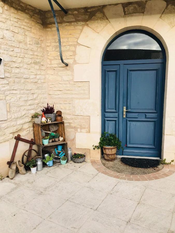 Les Clos Bleus Neuville-du-Poitou Екстериор снимка